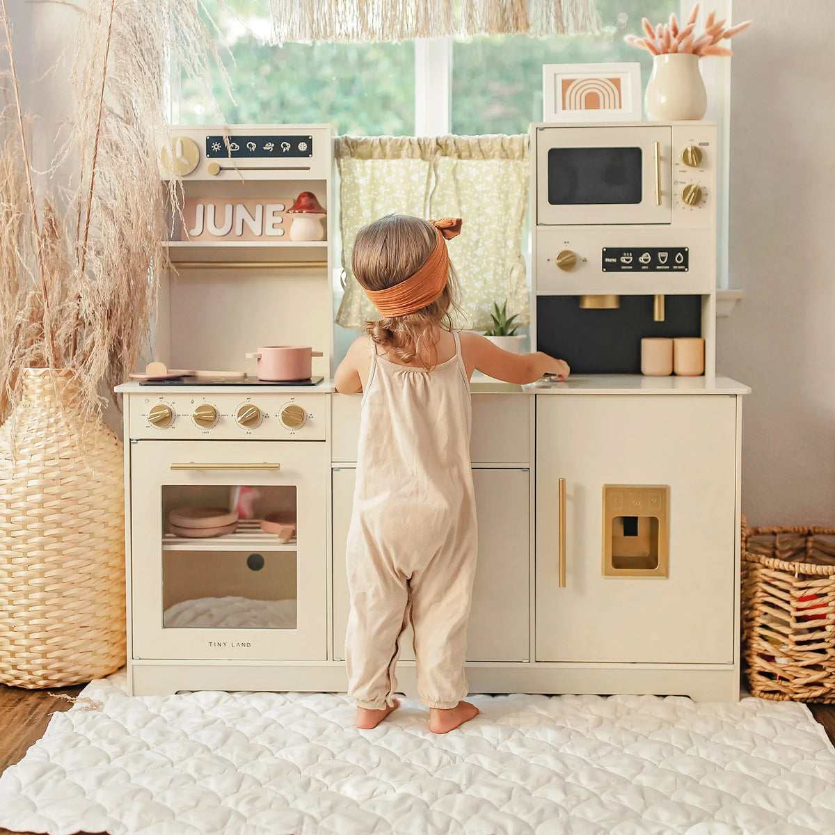 http://pillobebe.com/cdn/shop/files/tiny-land-r-trendy-home-style-play-kitchen-tiny-land-2_1200x1200.webp?v=1701448853