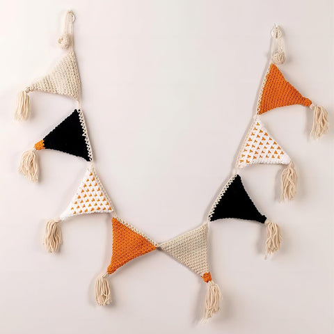 Tiny Land® Knitted Bunting